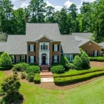 A Home That Commands the Heart