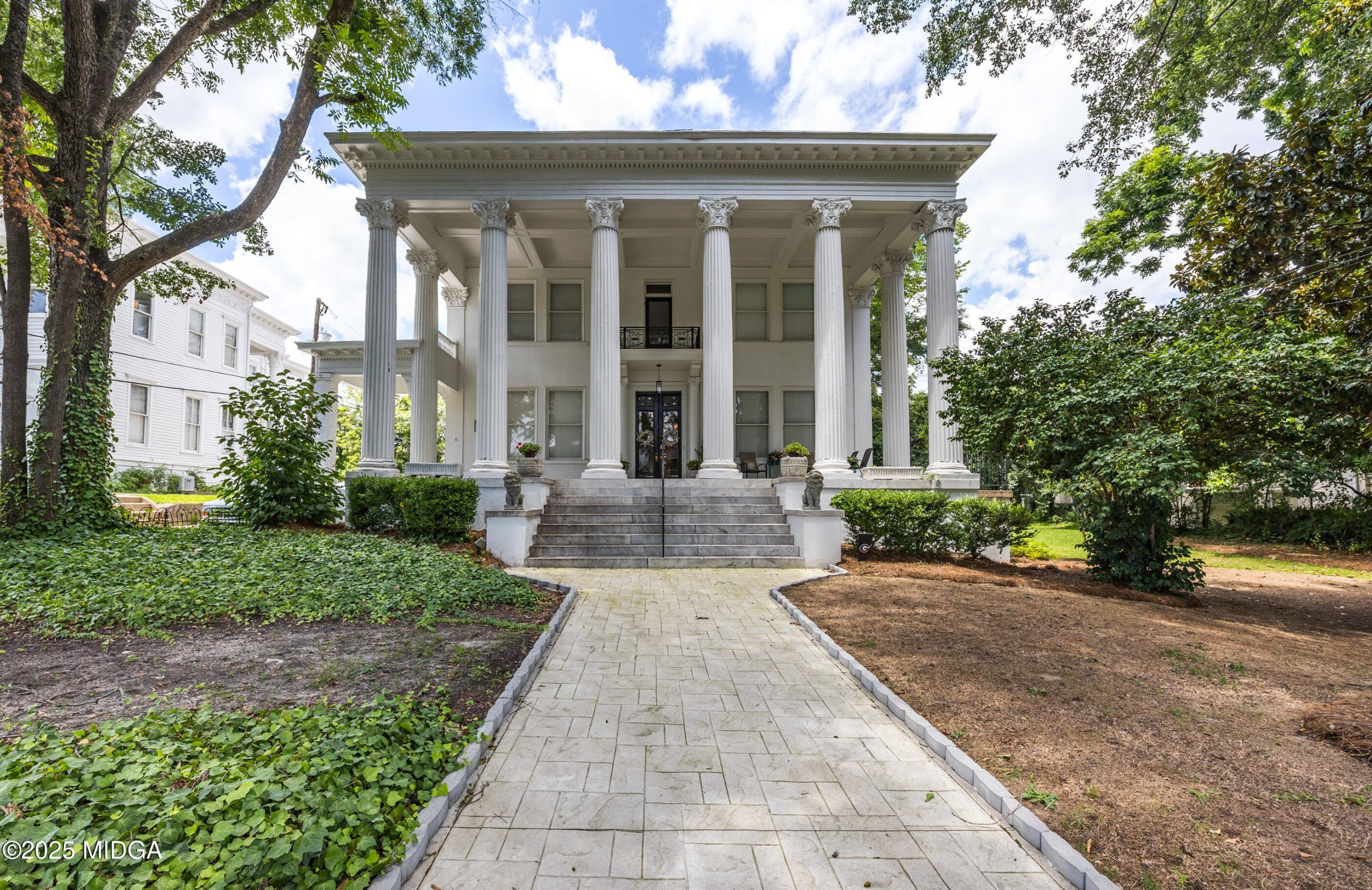 195 College Street