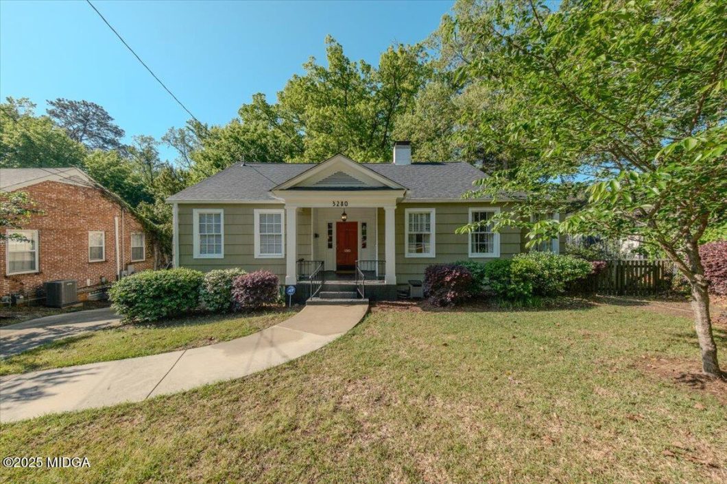 181750 - 3280 Ingleside Avenue - Joanna "JoJo" Jones
