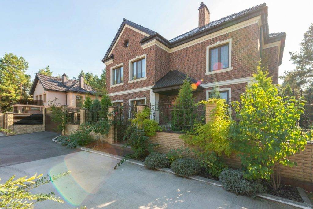 - Joanna "JoJo" Jones