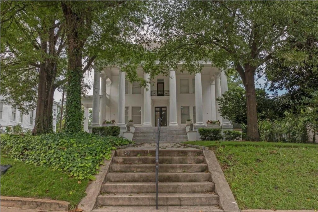 - Joanna "JoJo" Jones