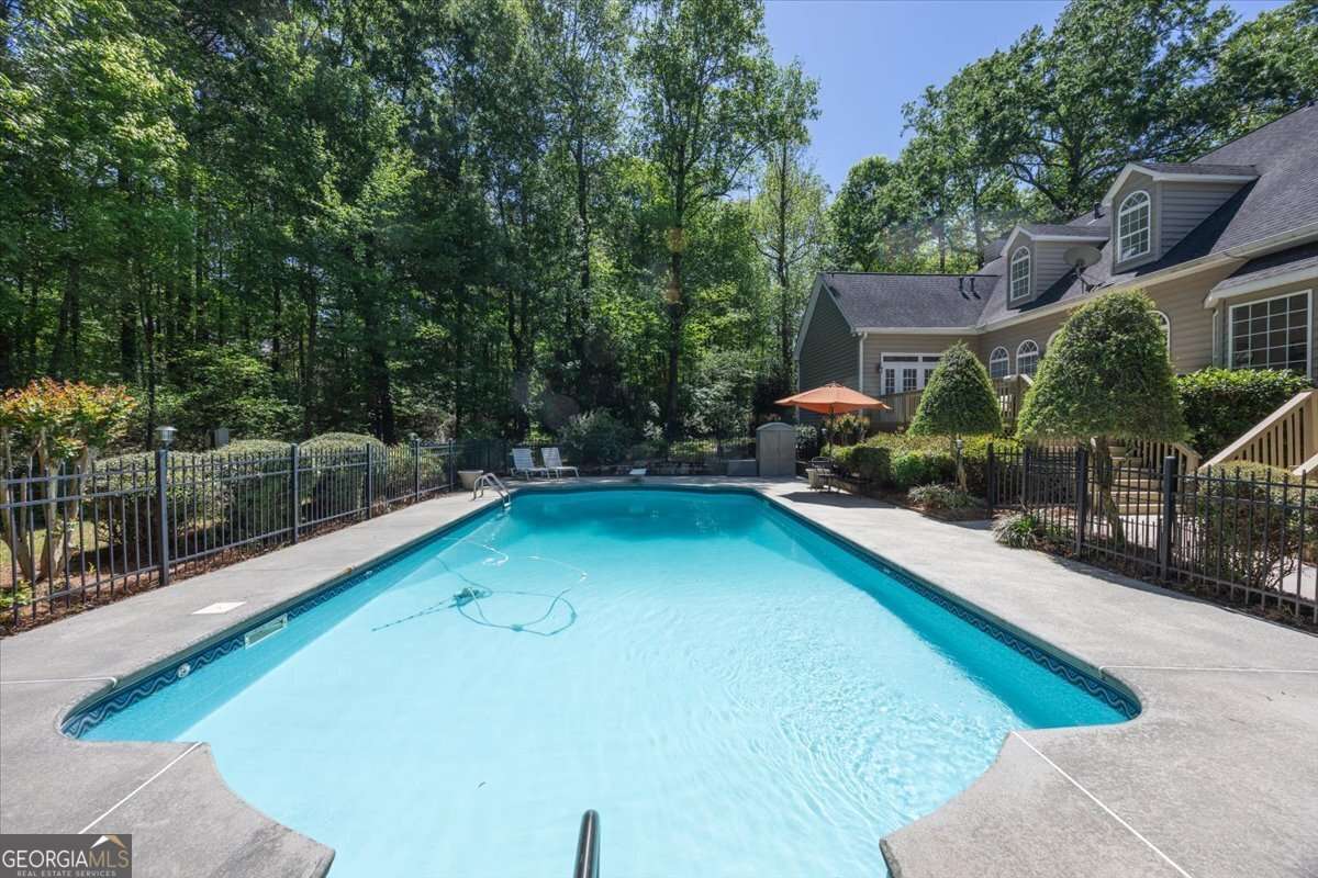 Back Yard Pool 117 Island View Drive Lizella, GA 31052
