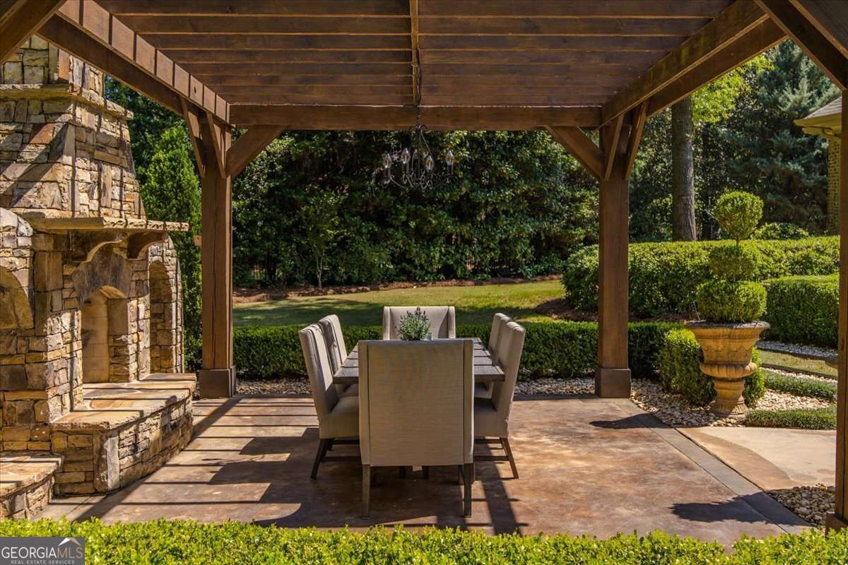 Private patio image 104 Aston Hall Macon, GA 31210