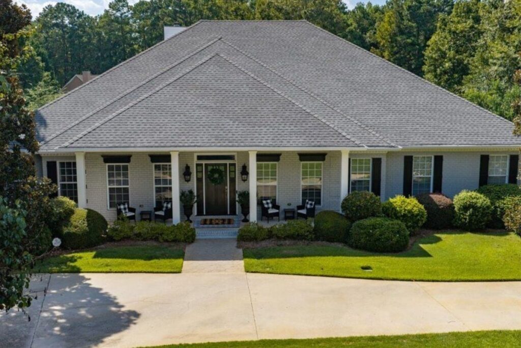 Front exterior of 117 Lake Pointe Drive in Rivoli Downs, Macon, GA