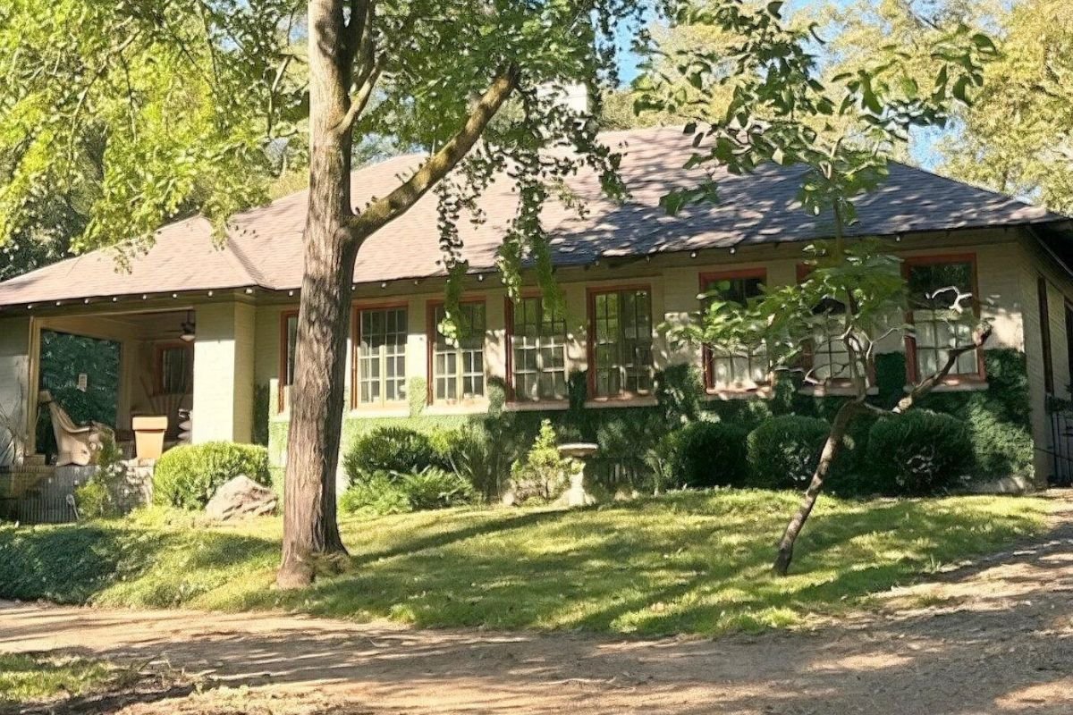 Home for sale at 1116 Jackson Springs Road in Macon GA's historic Shirley Hills neighborhood.