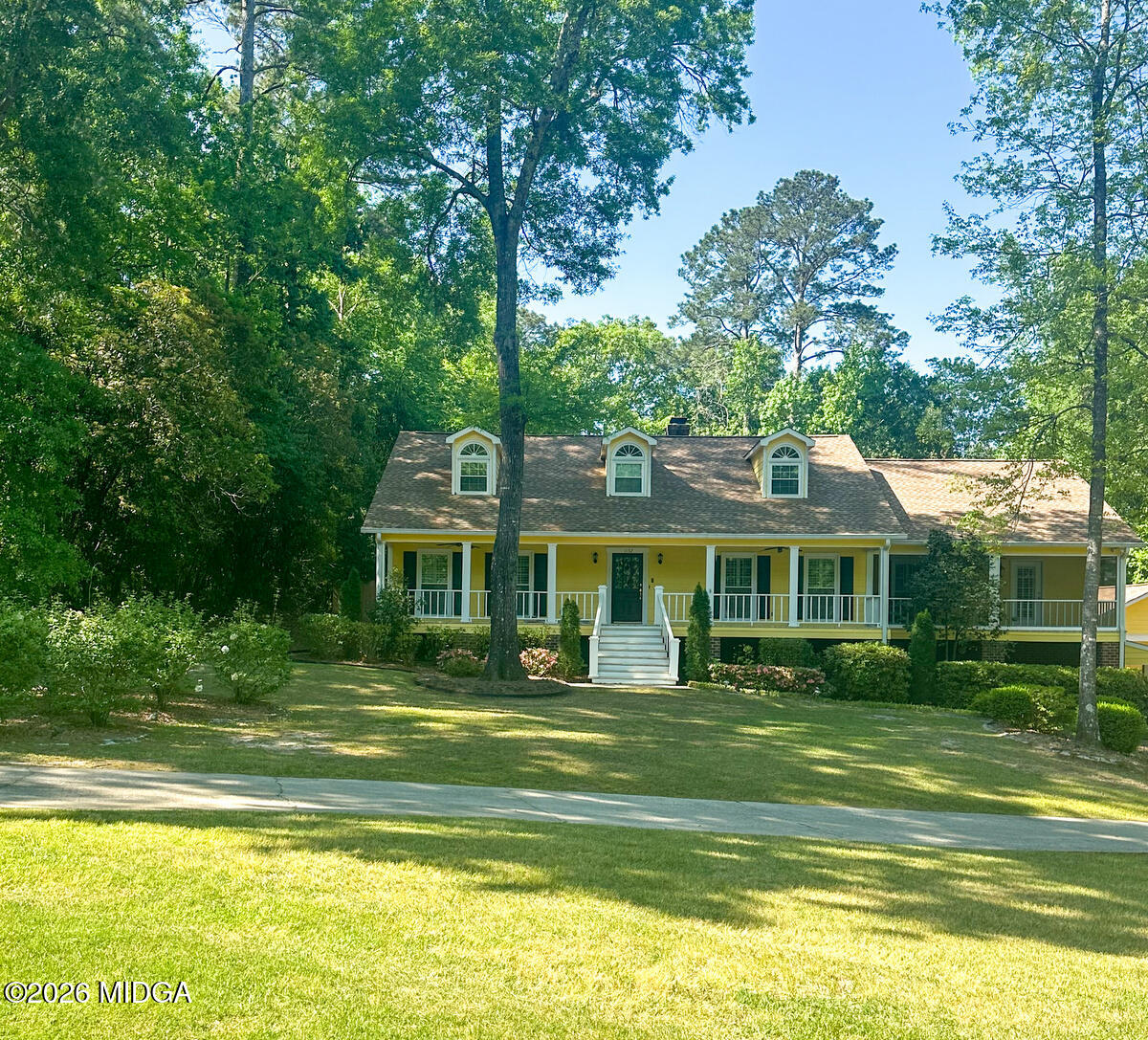 1132 Saint Andrews Drive home in Macon GA surrounded by mature trees