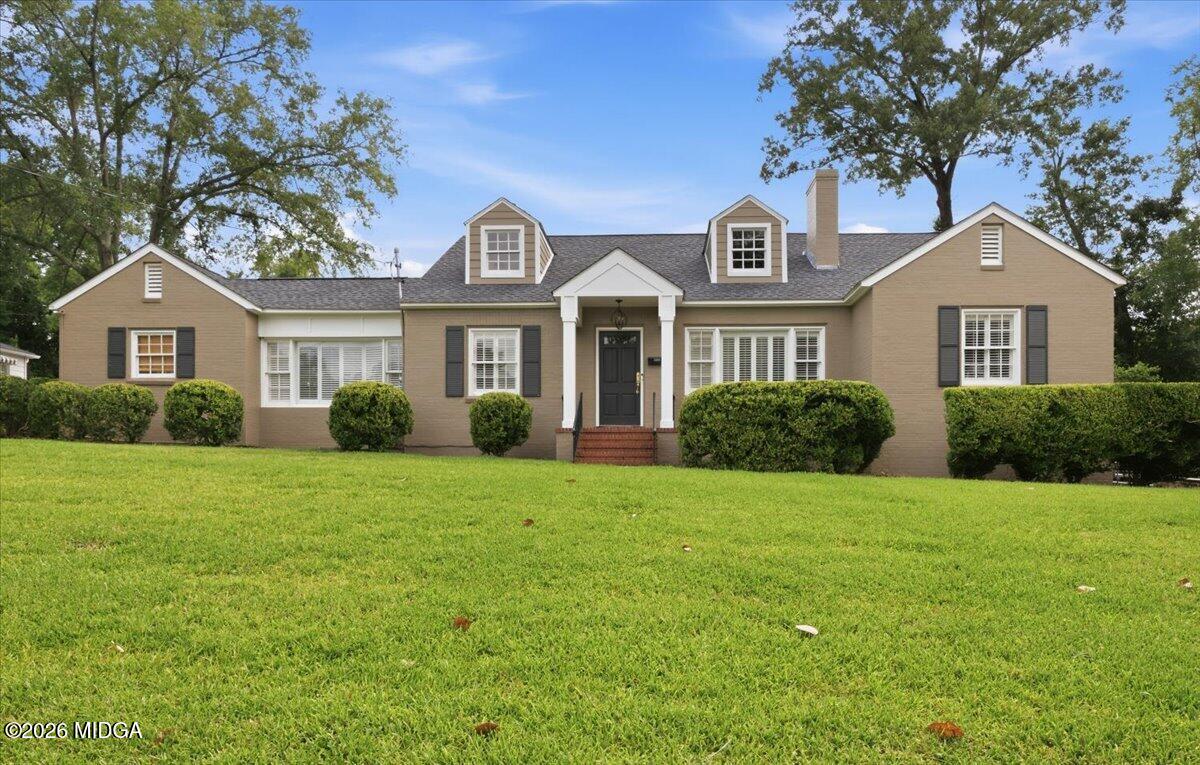 3561 Overlook Avenue brick home in Midtown Macon GA with a broad front lawn