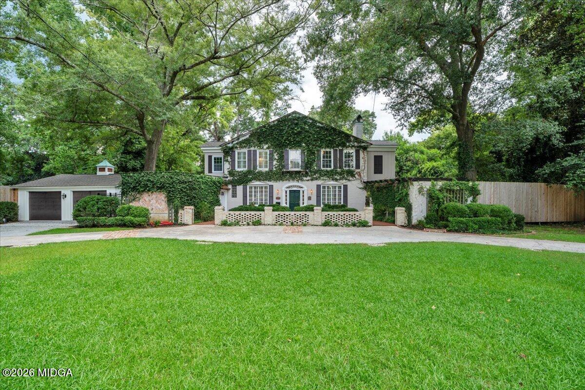 3860 Ridge Avenue historic home in Midtown Macon GA with mature landscaping